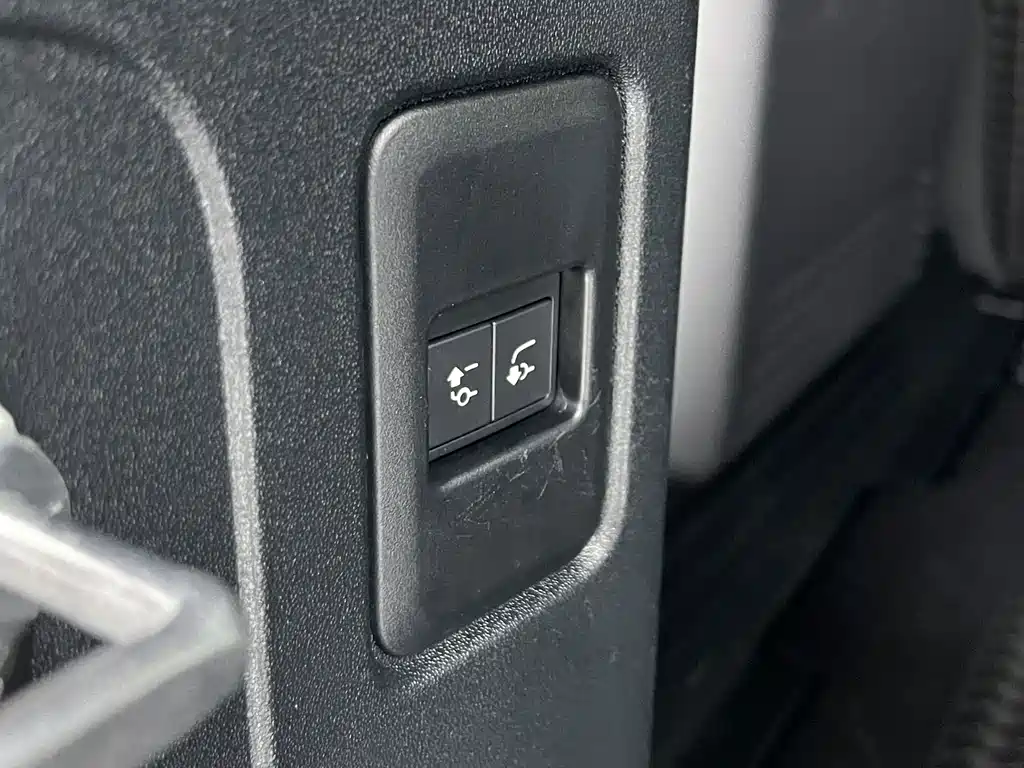 Land Rover Defender — миниатюра 22