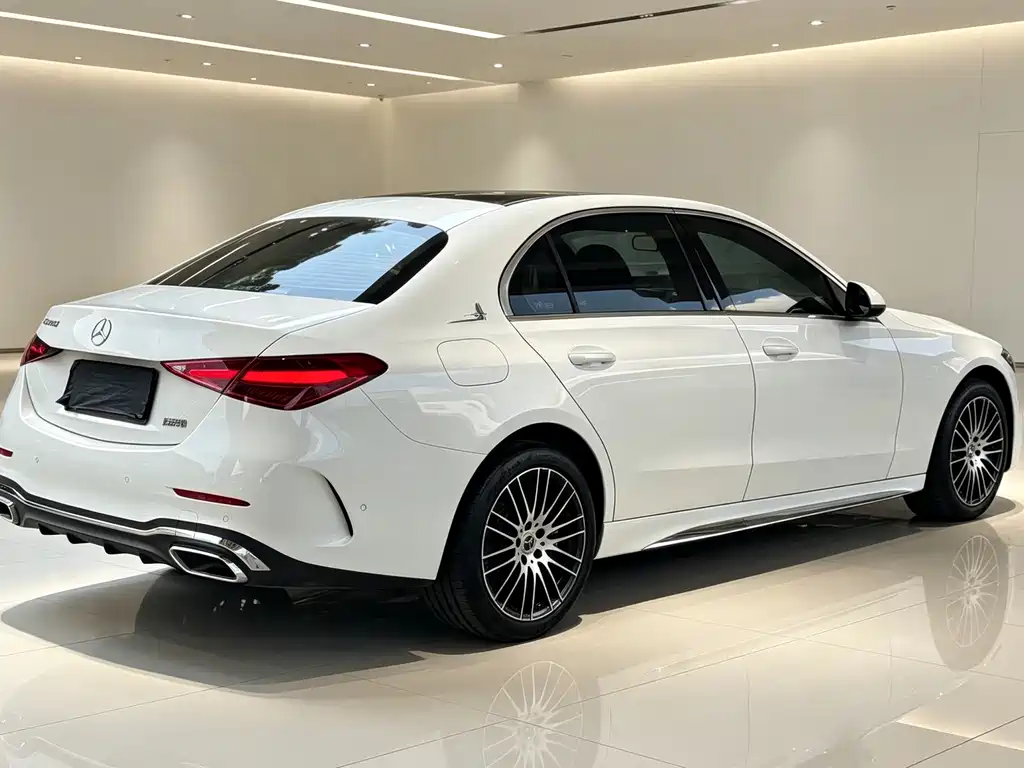 Mercedes-Benz C-Class — миниатюра 6