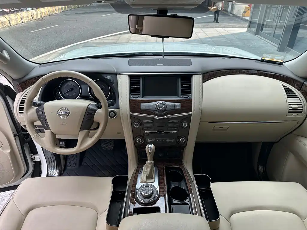 Nissan Patrol — миниатюра 9