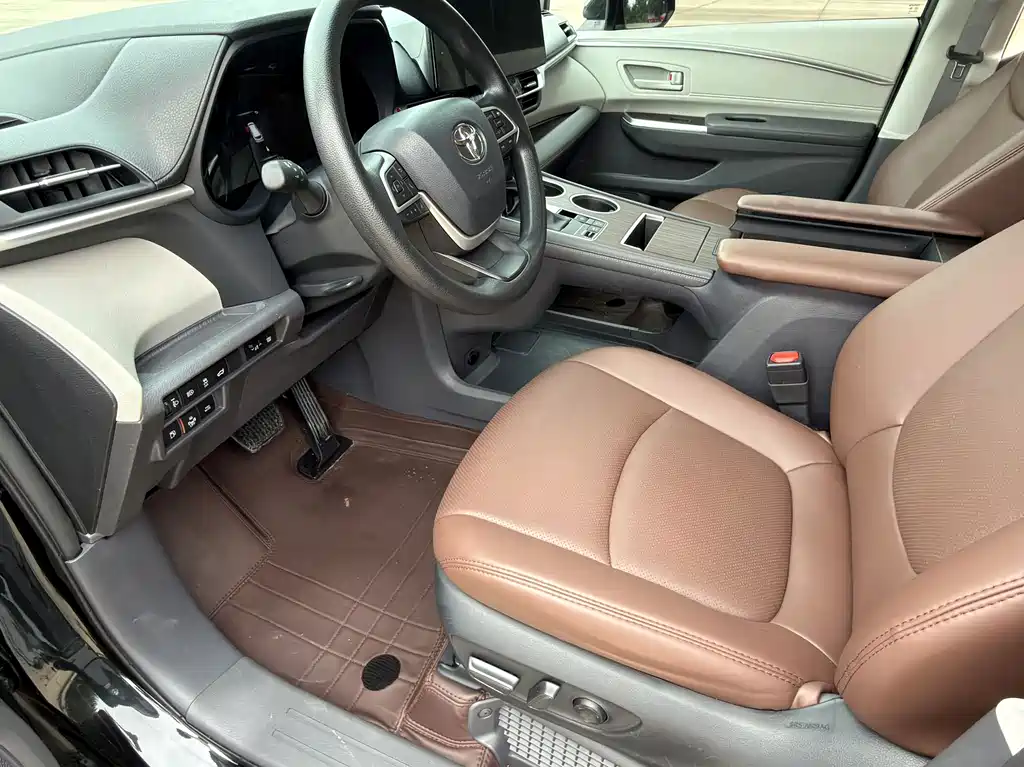 Toyota Granvia — миниатюра 5