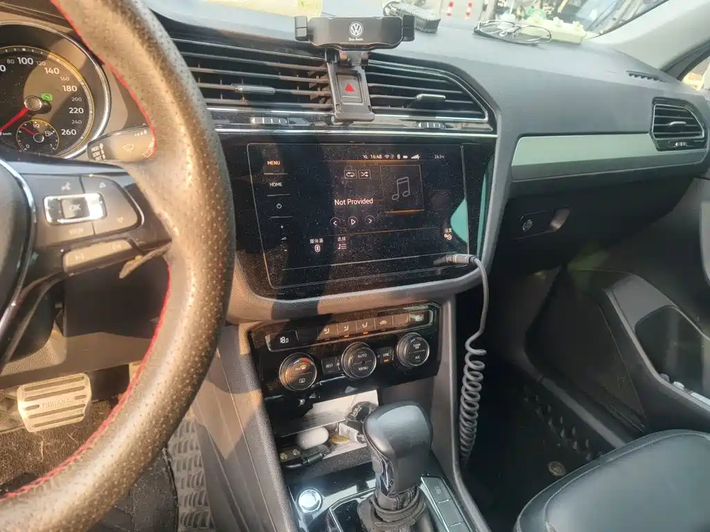 Volkswagen Tiguan L — миниатюра 16