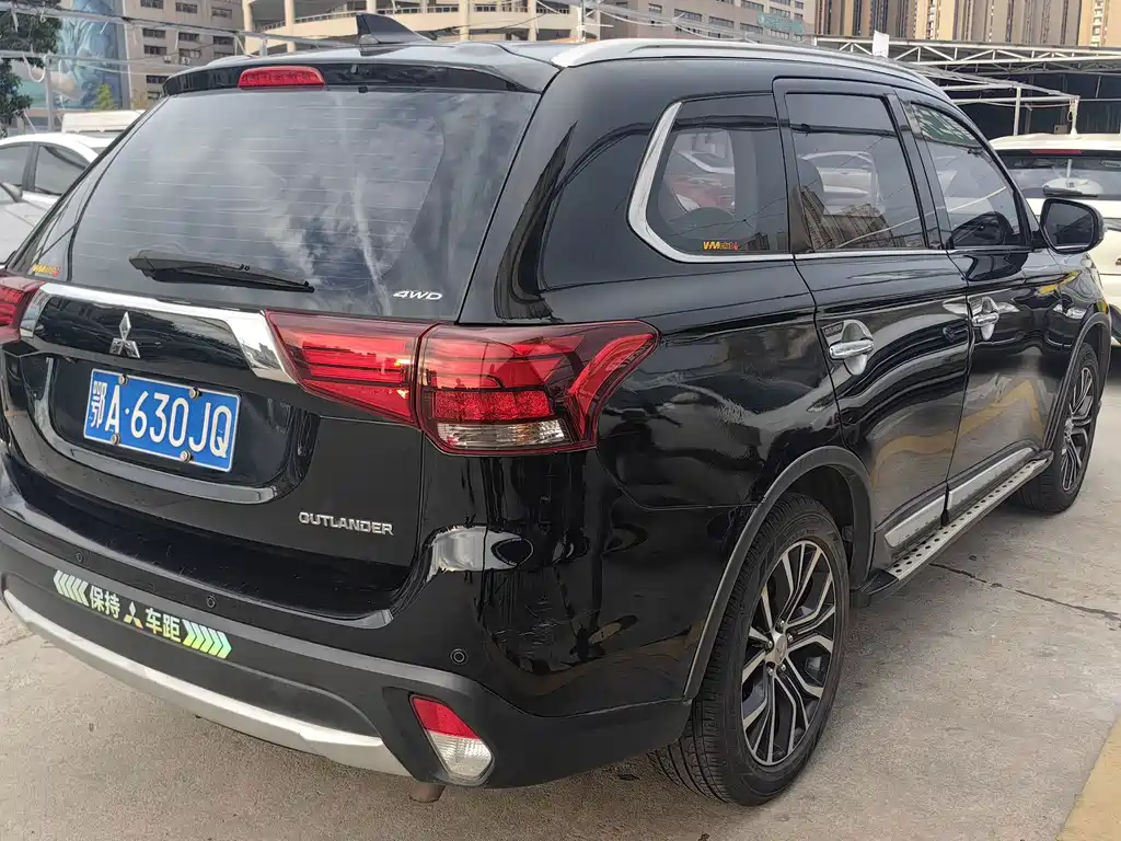Mitsubishi Outlander — миниатюра 10