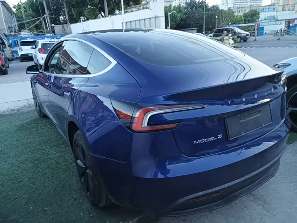 Tesla Model 3 — миниатюра 5