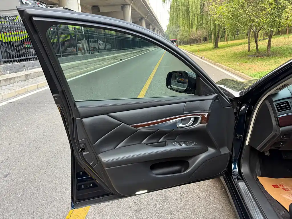 Infiniti Q70 — миниатюра 11