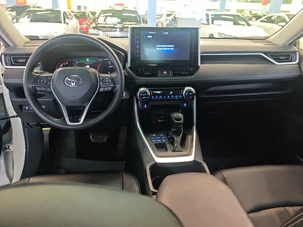 Toyota RAV4 — миниатюра 10