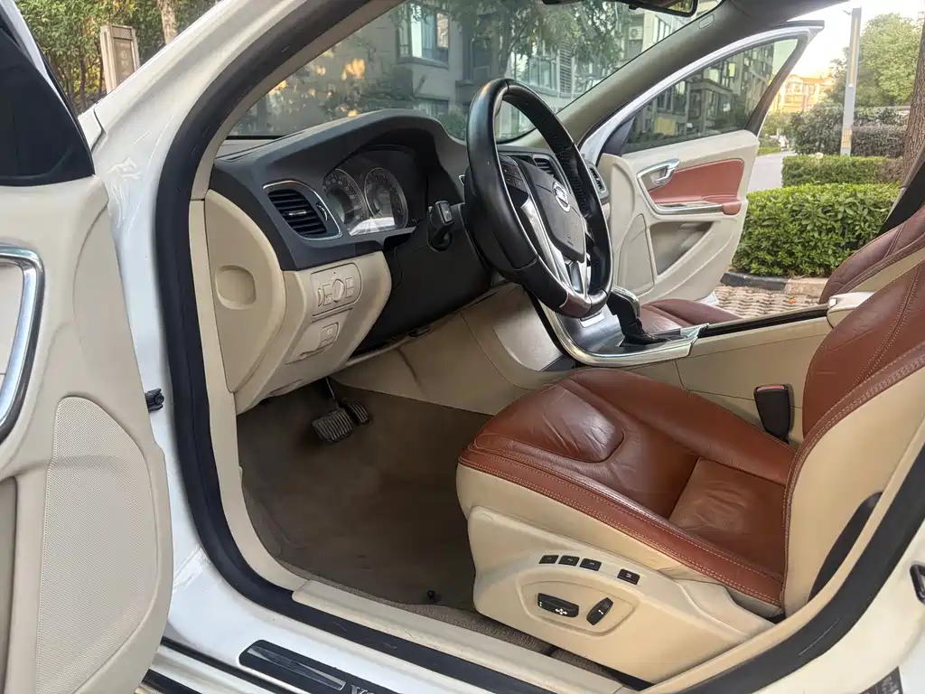 Volvo S60 (Import) — миниатюра 11