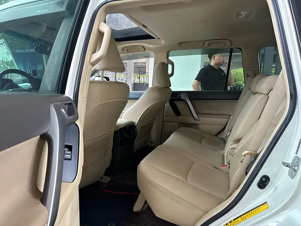 Toyota Land Cruiser Prado 2014 2.7L AT Standard