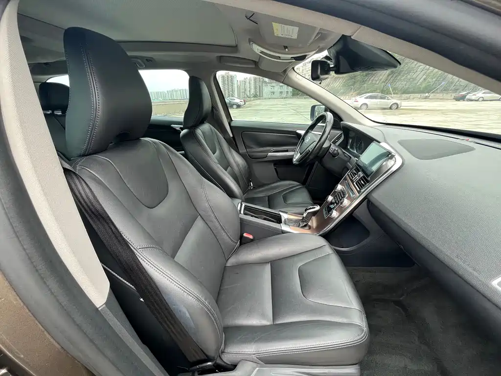 Volvo XC60 — миниатюра 10