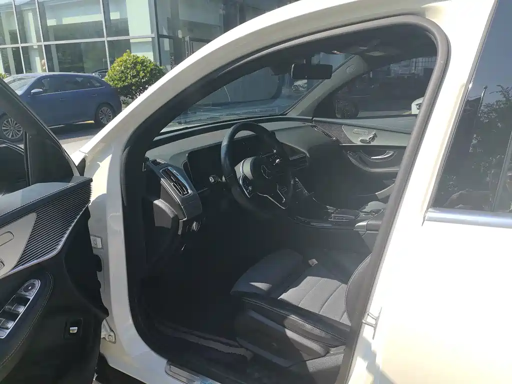 Mercedes-Benz EQC — миниатюра 7