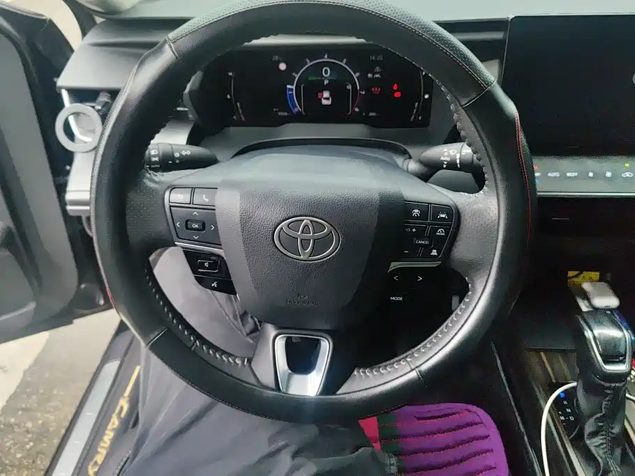 Toyota Camry — миниатюра 15