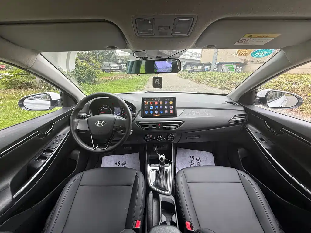 Hyundai Elantra — миниатюра 12