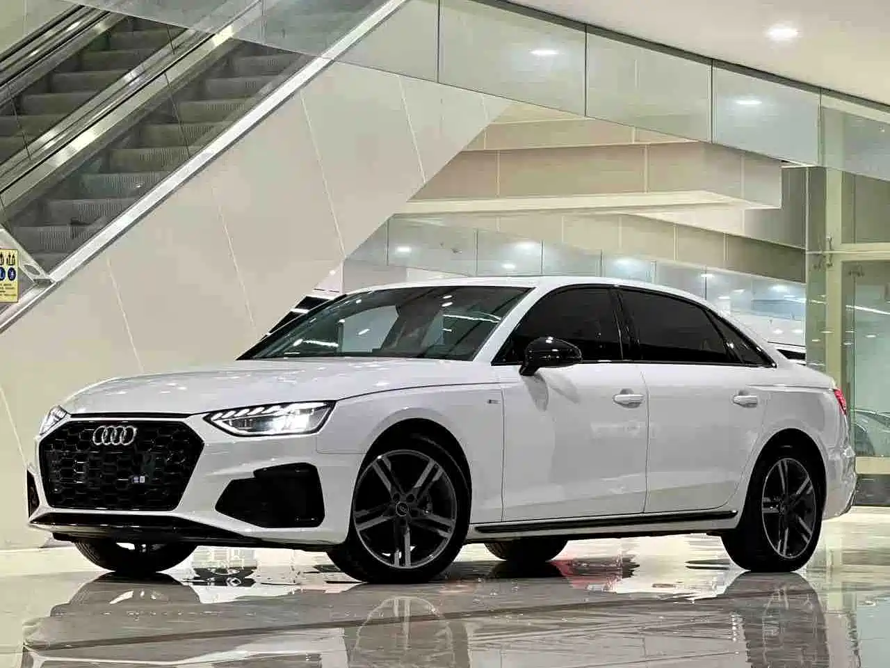 奥迪A4L 2022款 40 TFSI 豪华动感型 2022