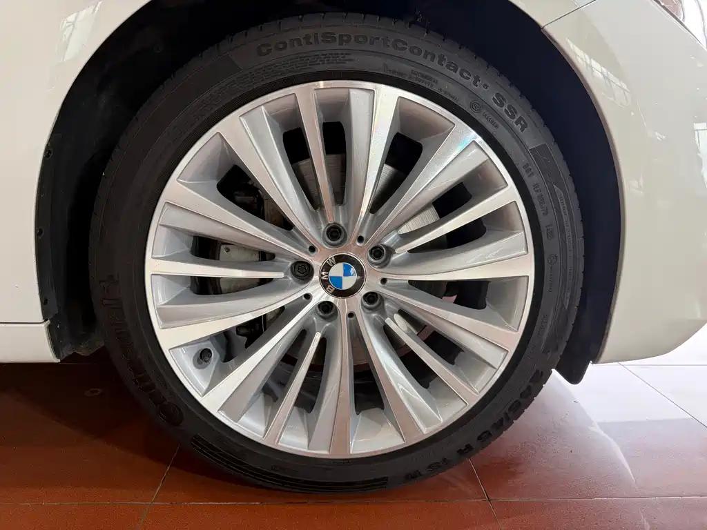 BMW 5 Series GT — миниатюра 16