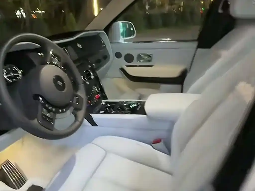 Rolls-Royce Cullinan — миниатюра 5