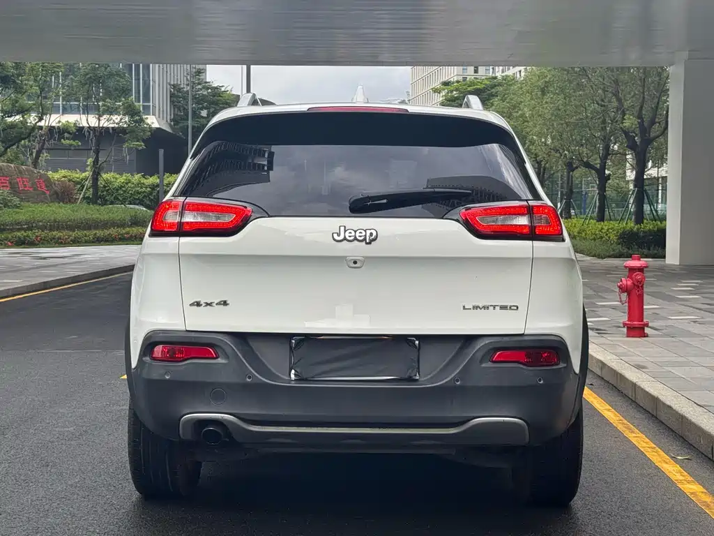 Jeep Cherokee (Import) — миниатюра 8