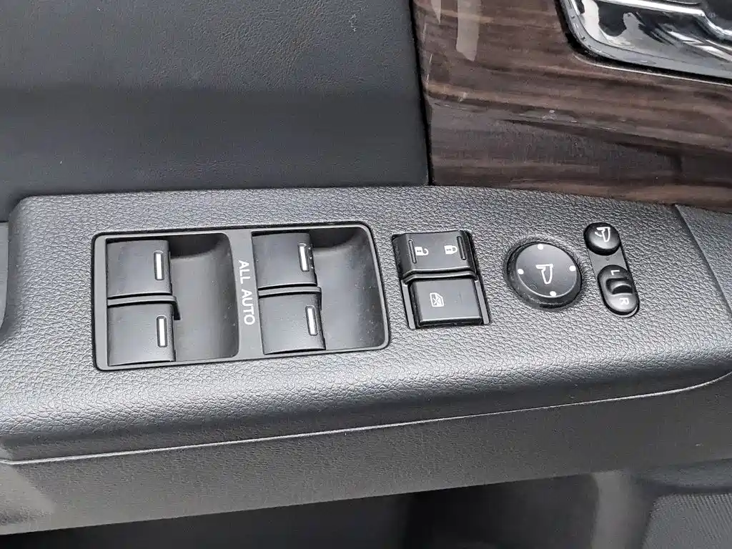 Honda Elysion — миниатюра 9