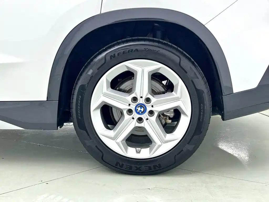 BMW iX1 — миниатюра 7