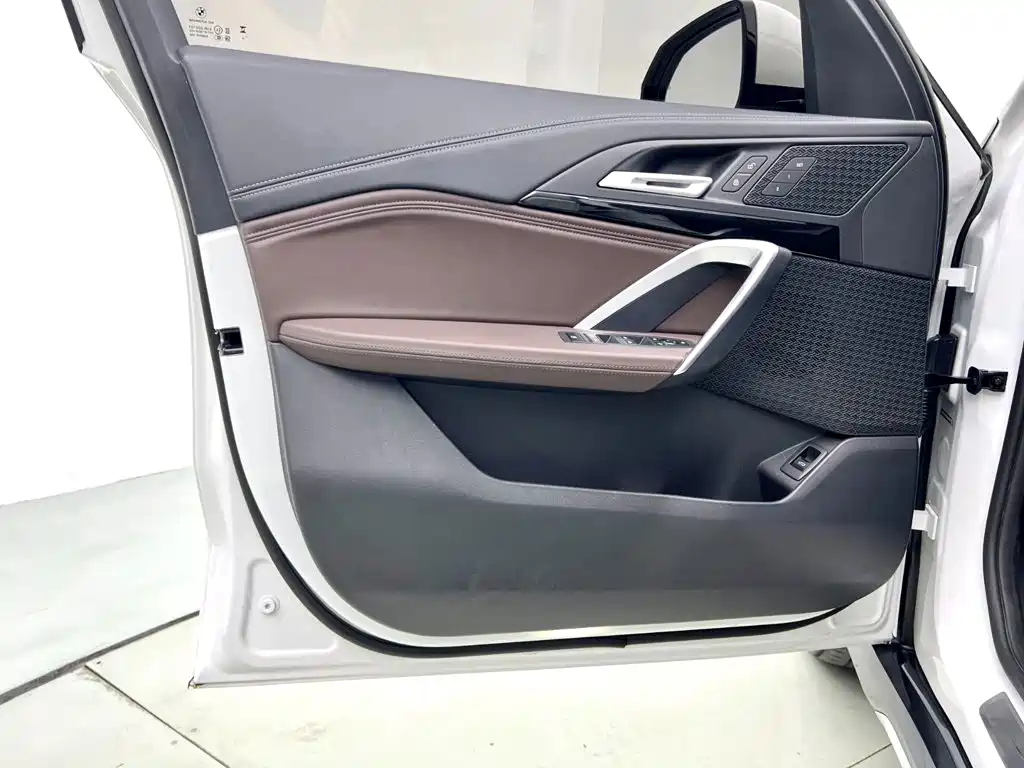 BMW iX1 — миниатюра 13