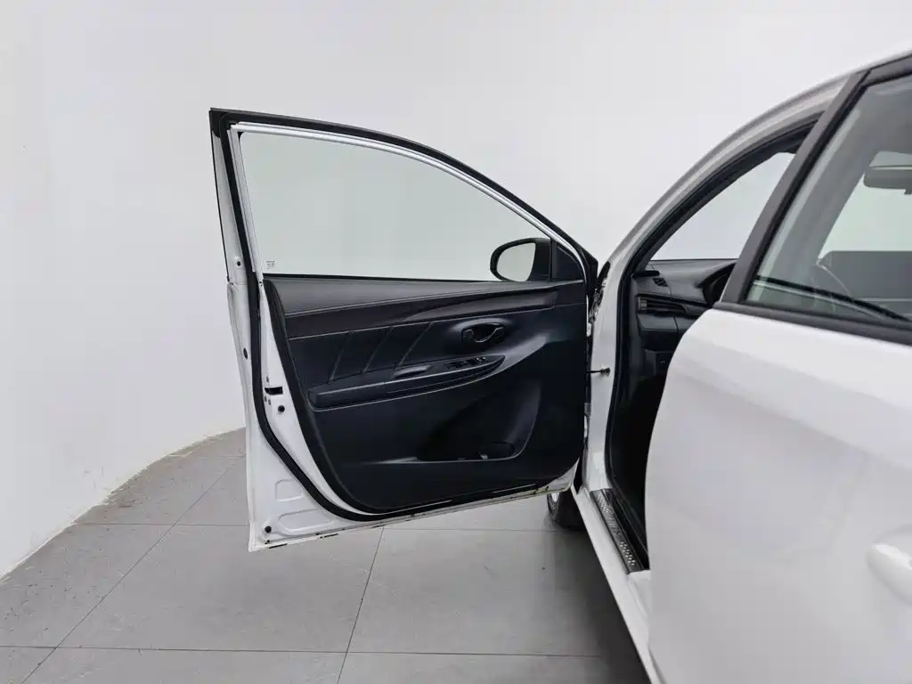 Toyota Vios — миниатюра 8