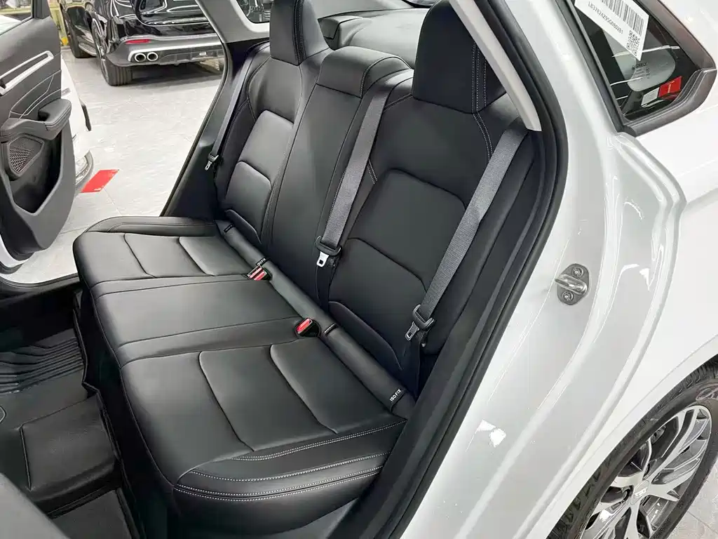 Geely Emgrand — миниатюра 16