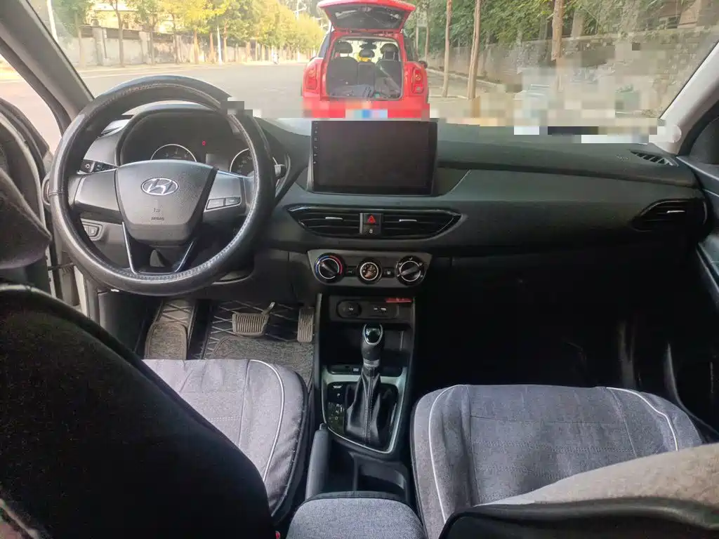 Hyundai Elantra — миниатюра 10