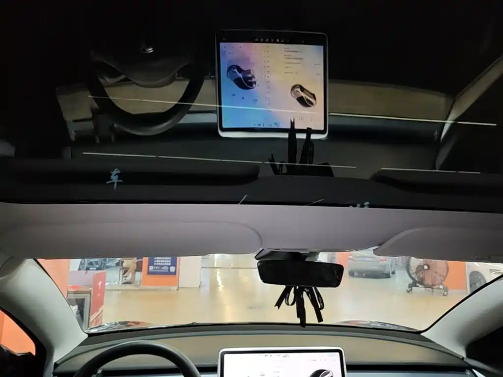 Tesla Model 3 — миниатюра 18