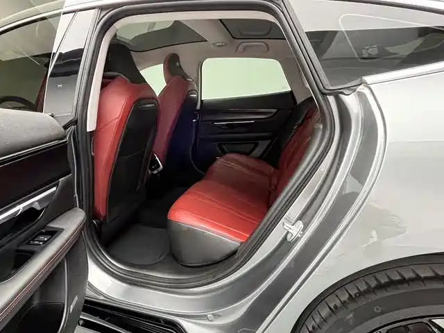XPeng P7 — миниатюра 17