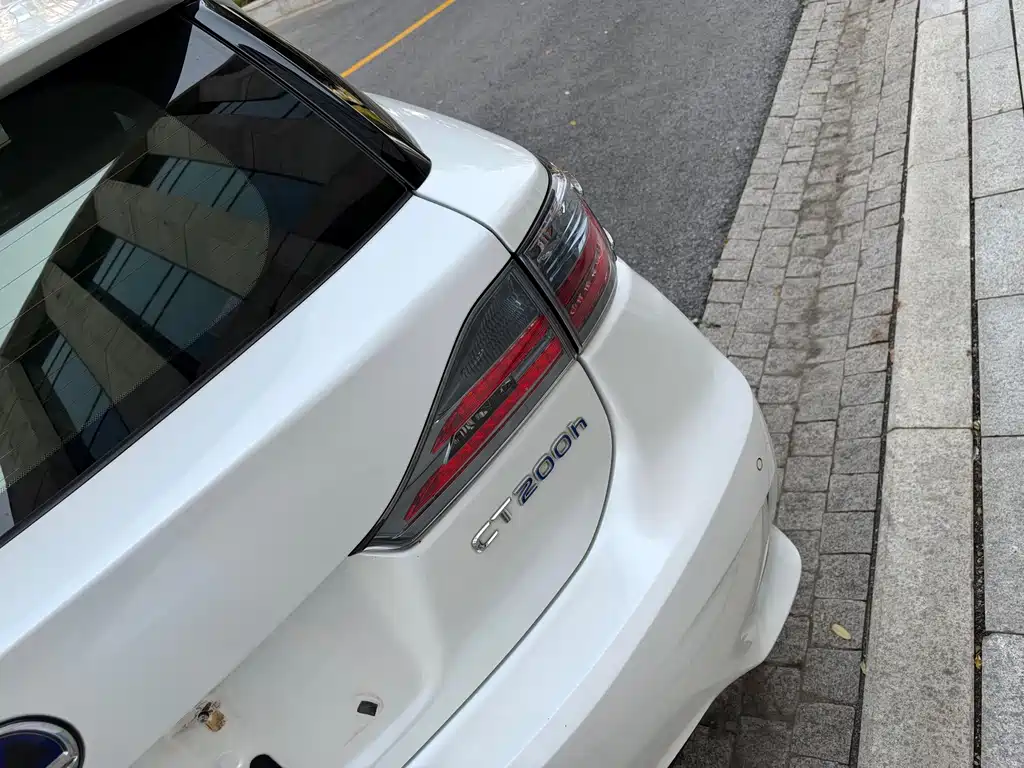 Lexus CT — миниатюра 6