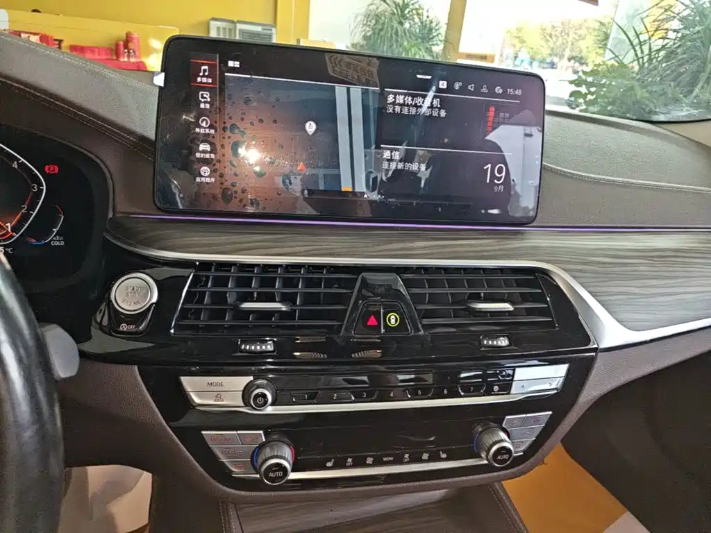 BMW 5 Series — миниатюра 13