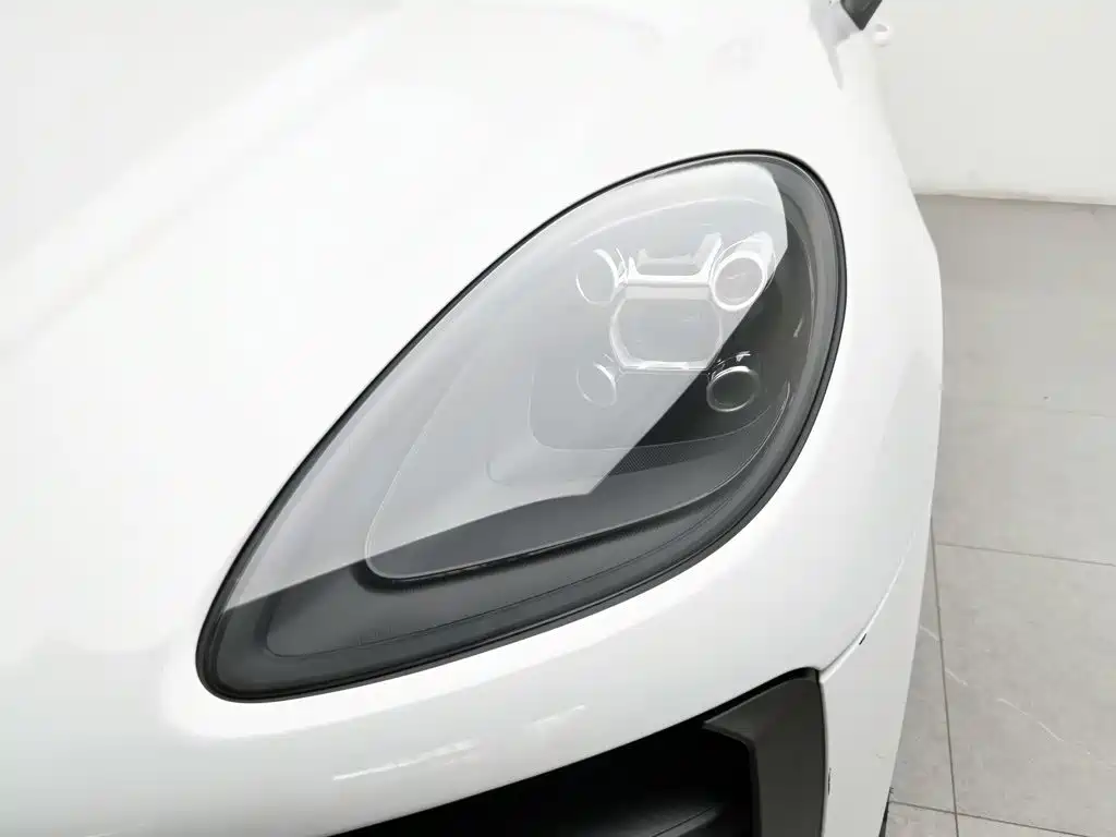 Porsche Macan — миниатюра 7