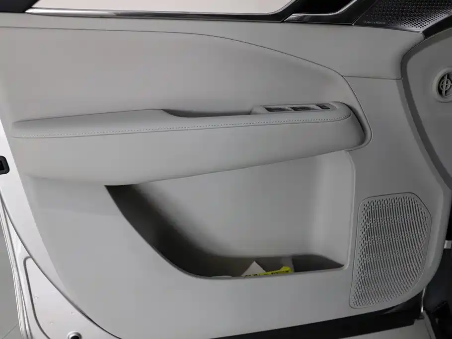 Volvo EM90 — миниатюра 16