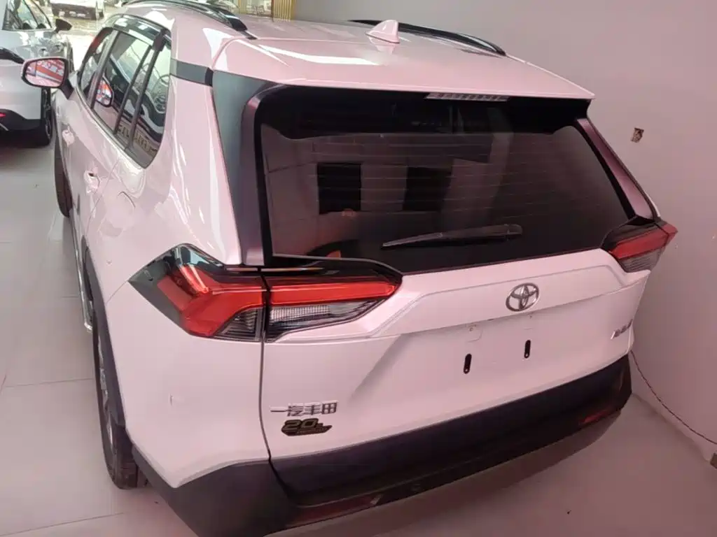 Toyota RAV4 — миниатюра 6