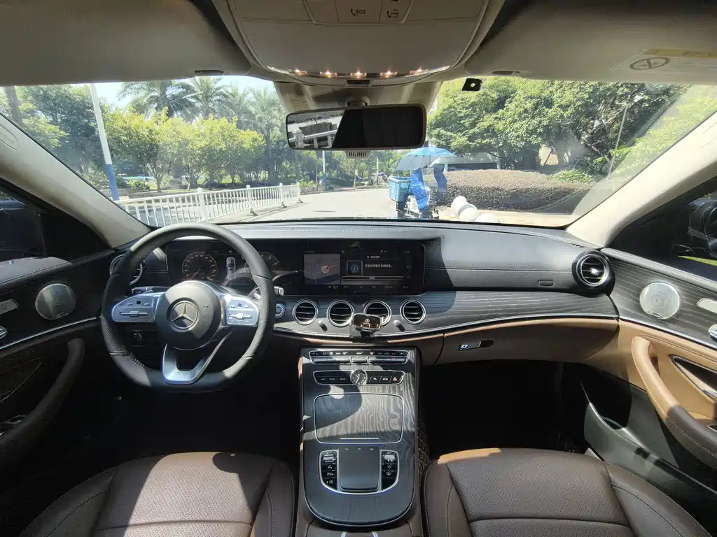 Mercedes-Benz E-Class — миниатюра 14