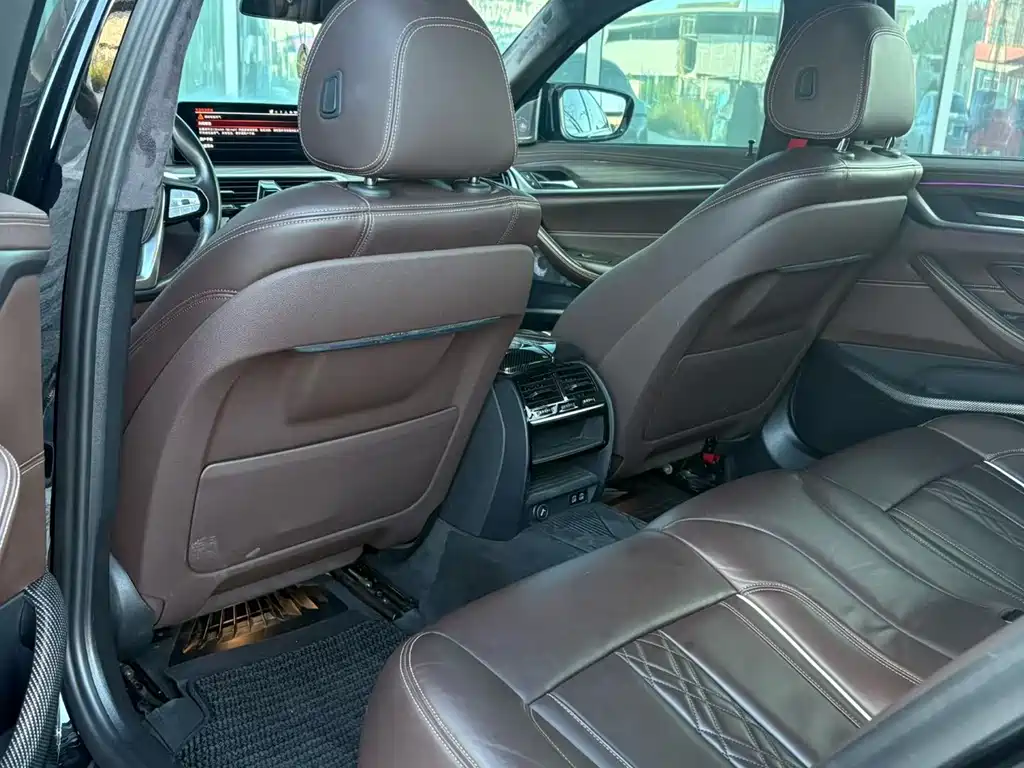 BMW 5 Series — миниатюра 4
