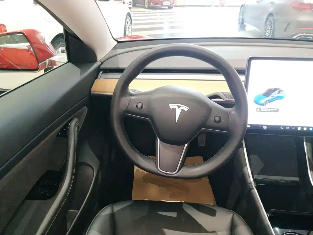 Tesla Model 3 — миниатюра 11