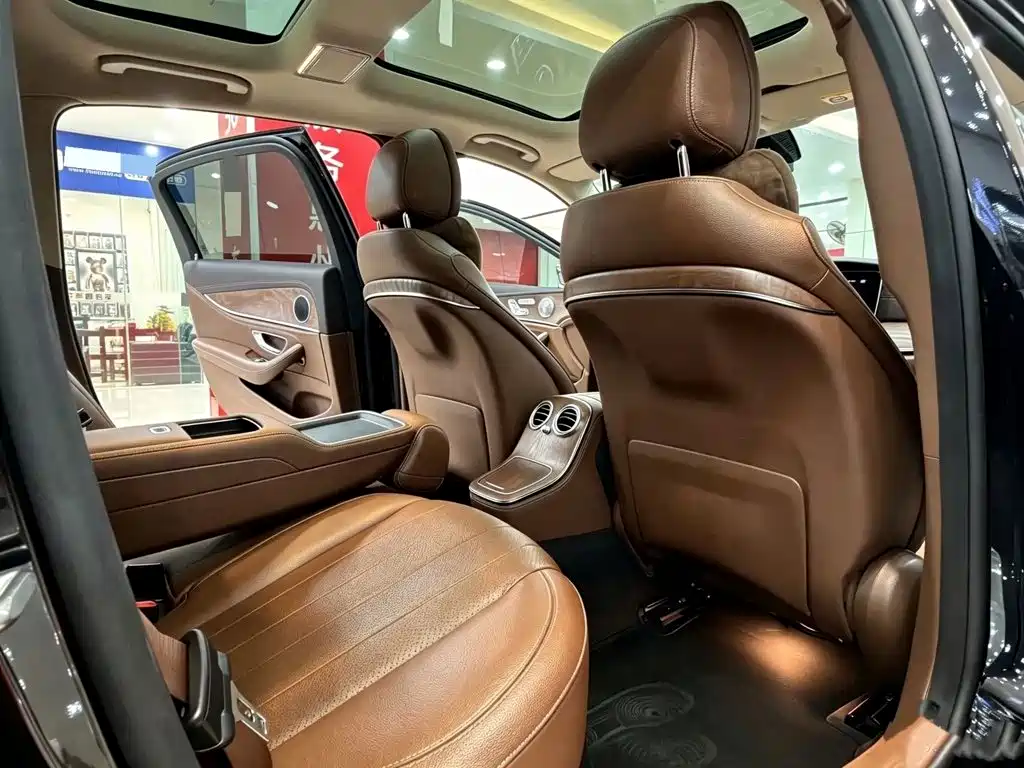 Mercedes-Benz E-Class — миниатюра 11