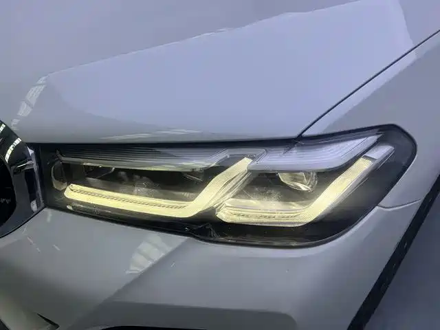 BMW 5 Series — миниатюра 10