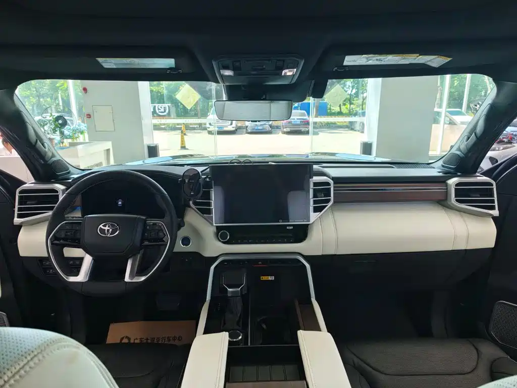 Toyota Sequoia — миниатюра 8