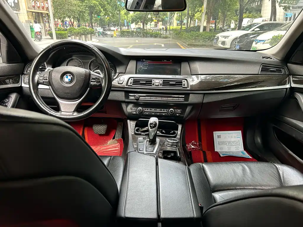 BMW 5 Series — миниатюра 13