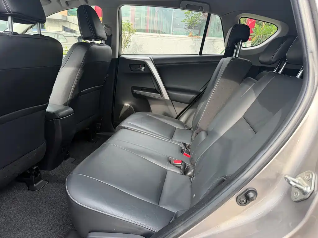 Toyota RAV4 — миниатюра 14
