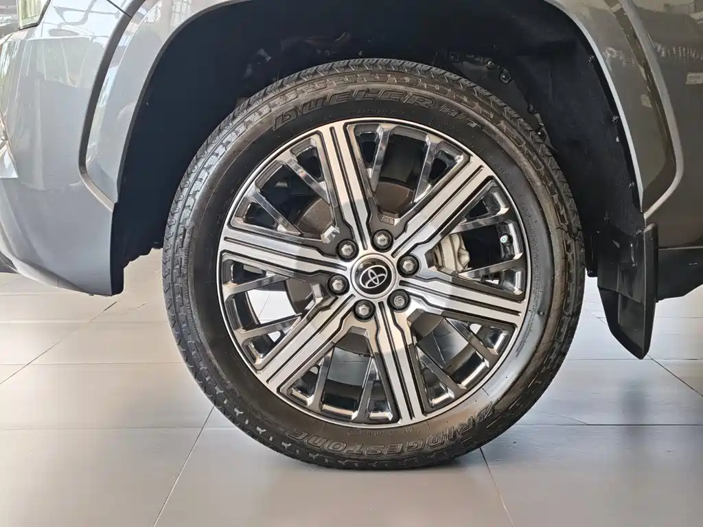 Toyota Sequoia — миниатюра 6