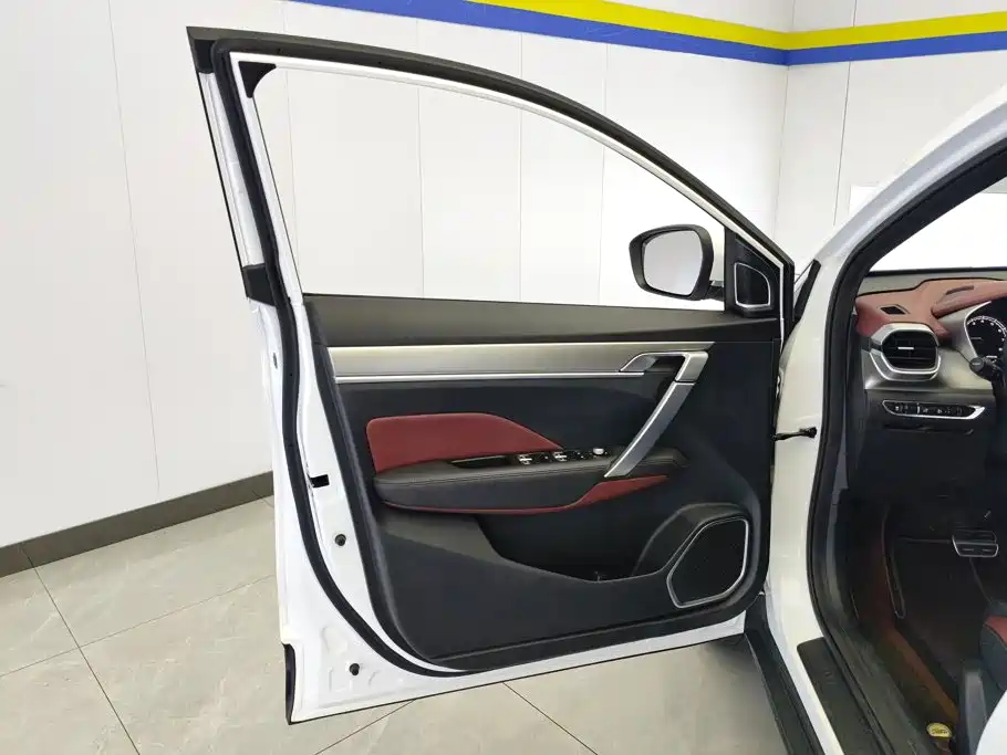 Geely Binyue — миниатюра 7