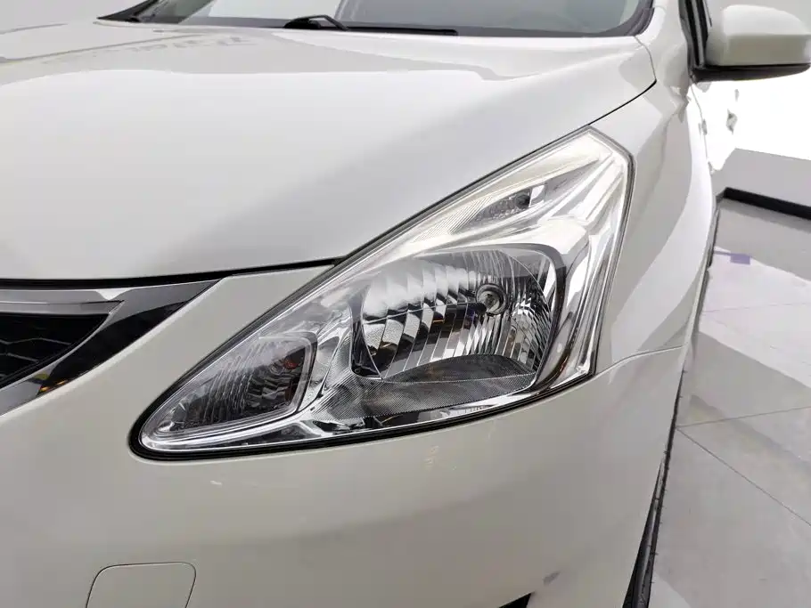 Nissan Tiida — миниатюра 5
