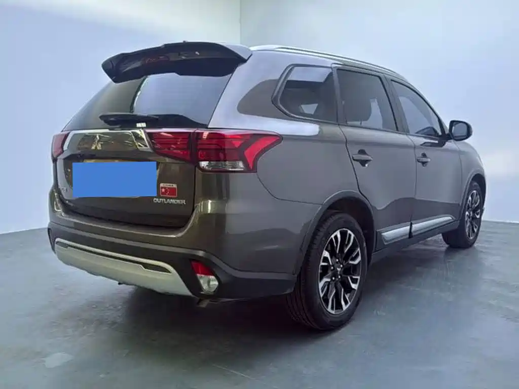 Mitsubishi Outlander — миниатюра 6