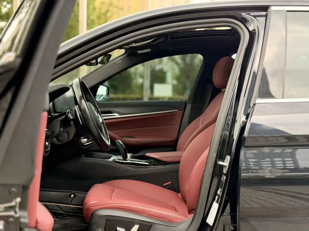 BMW 5 Series — миниатюра 9