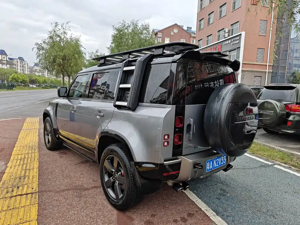 Land Rover Defender — миниатюра 4