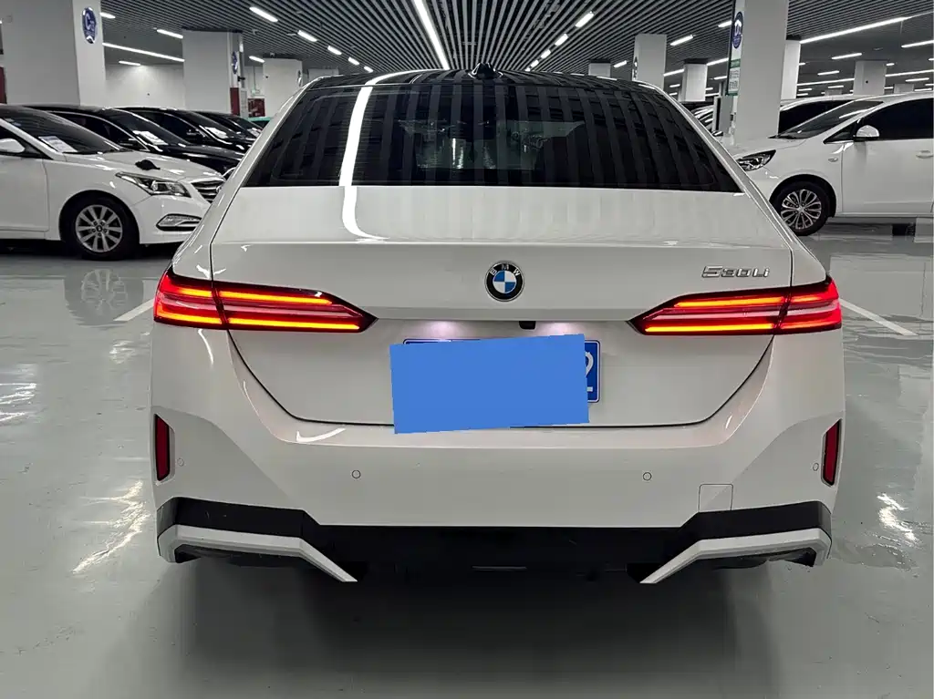BMW 5 Series — миниатюра 20