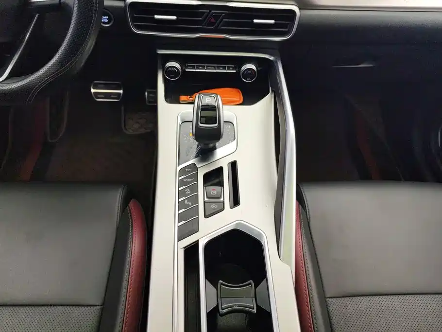 Geely Binyue — миниатюра 16
