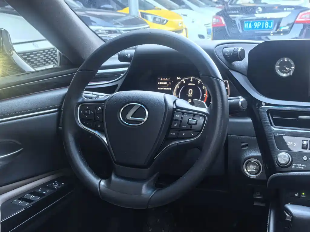 Lexus ES — миниатюра 8