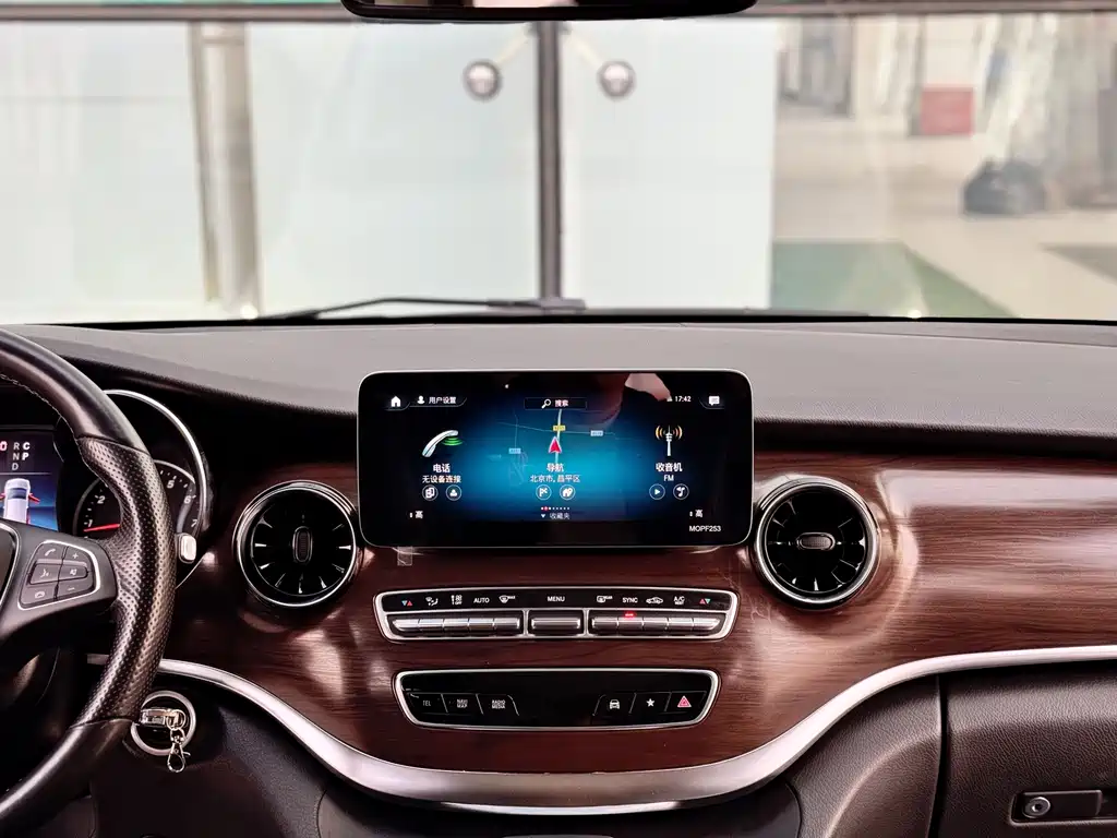 Mercedes-Benz V-Class — миниатюра 13